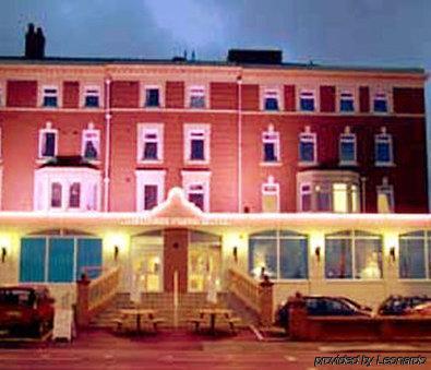 Chequers Plaza 2* Blackpool