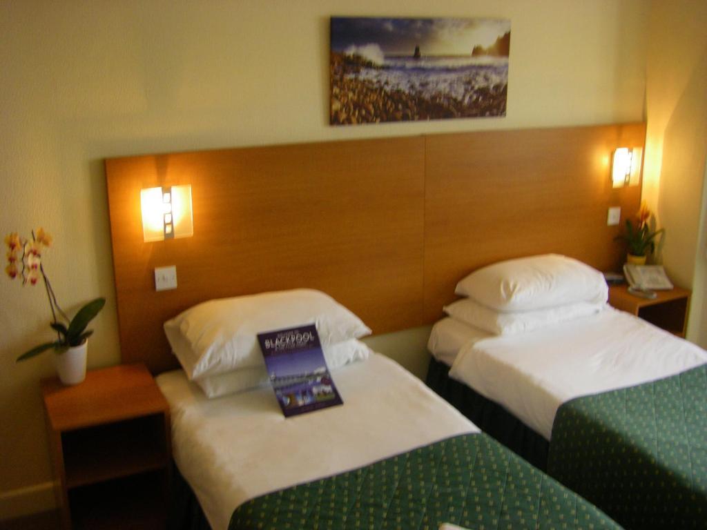 Hotel The Waldorf - Near Pleasure & Sandcastle