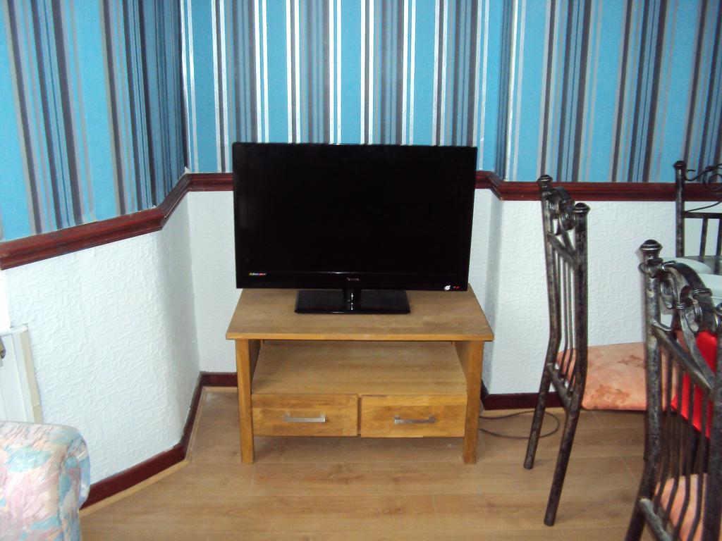 Burton House Apartment *