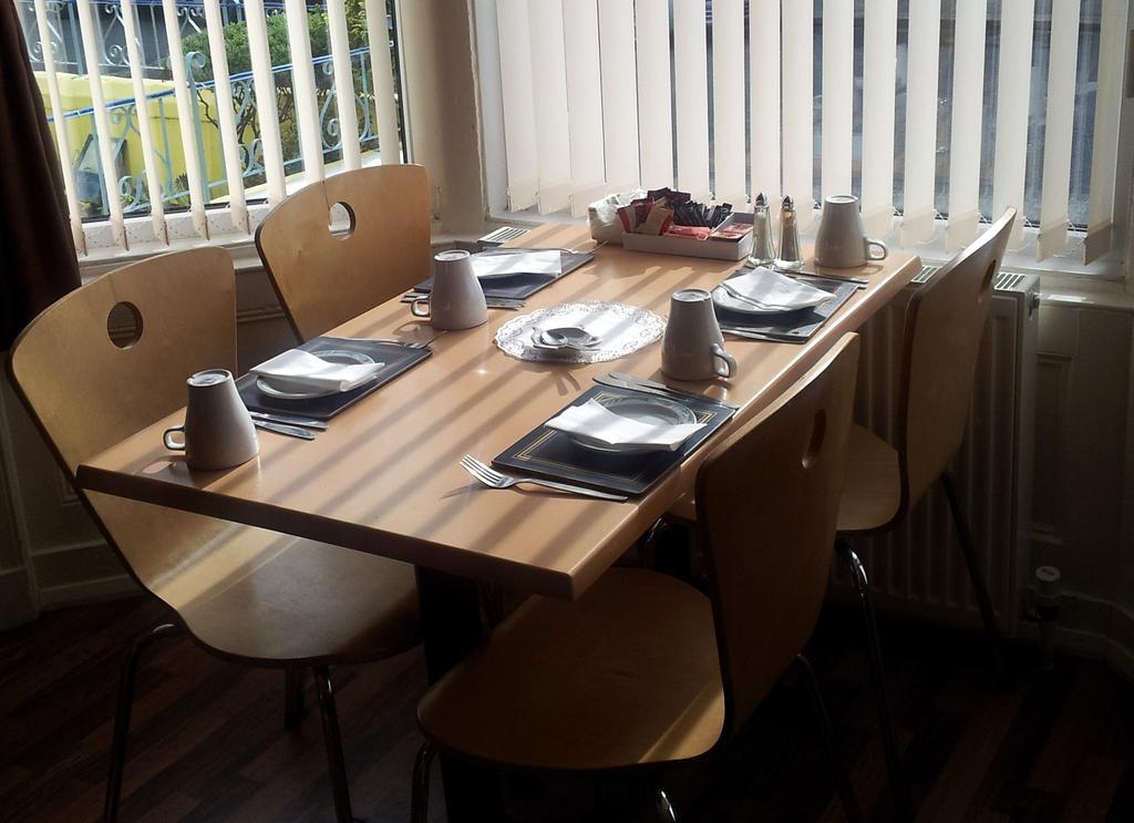 Moorbank House 3*