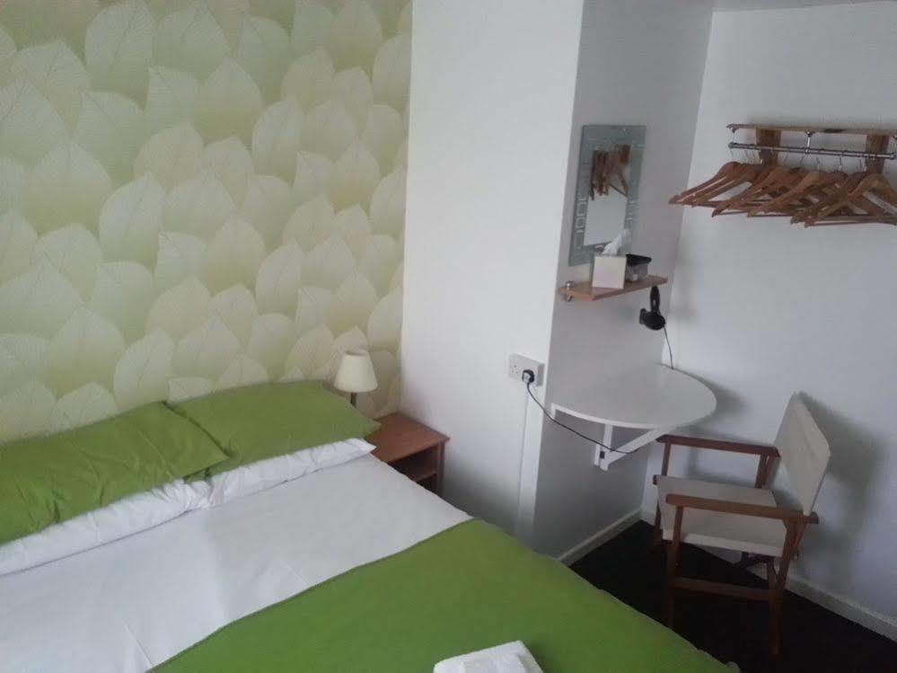 Guest house Oakleigh House 3*