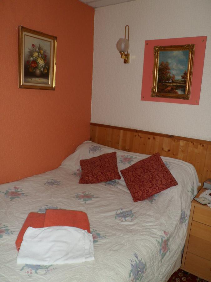 Hotel Camelot - Couples Only