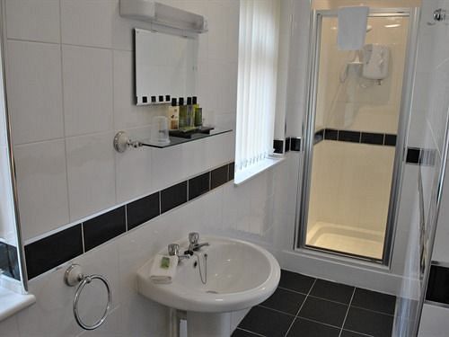 Surrey House 4*