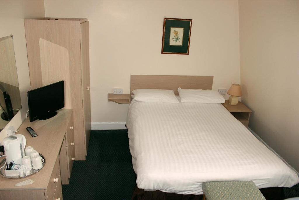 The Colwyn - Near Pleasure Hotel Blackpool