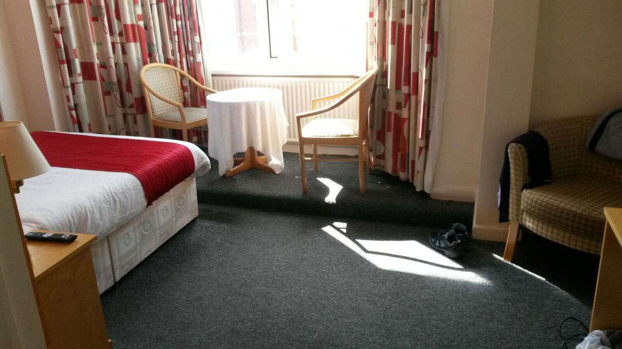 Chequers Plaza Hotel 2*