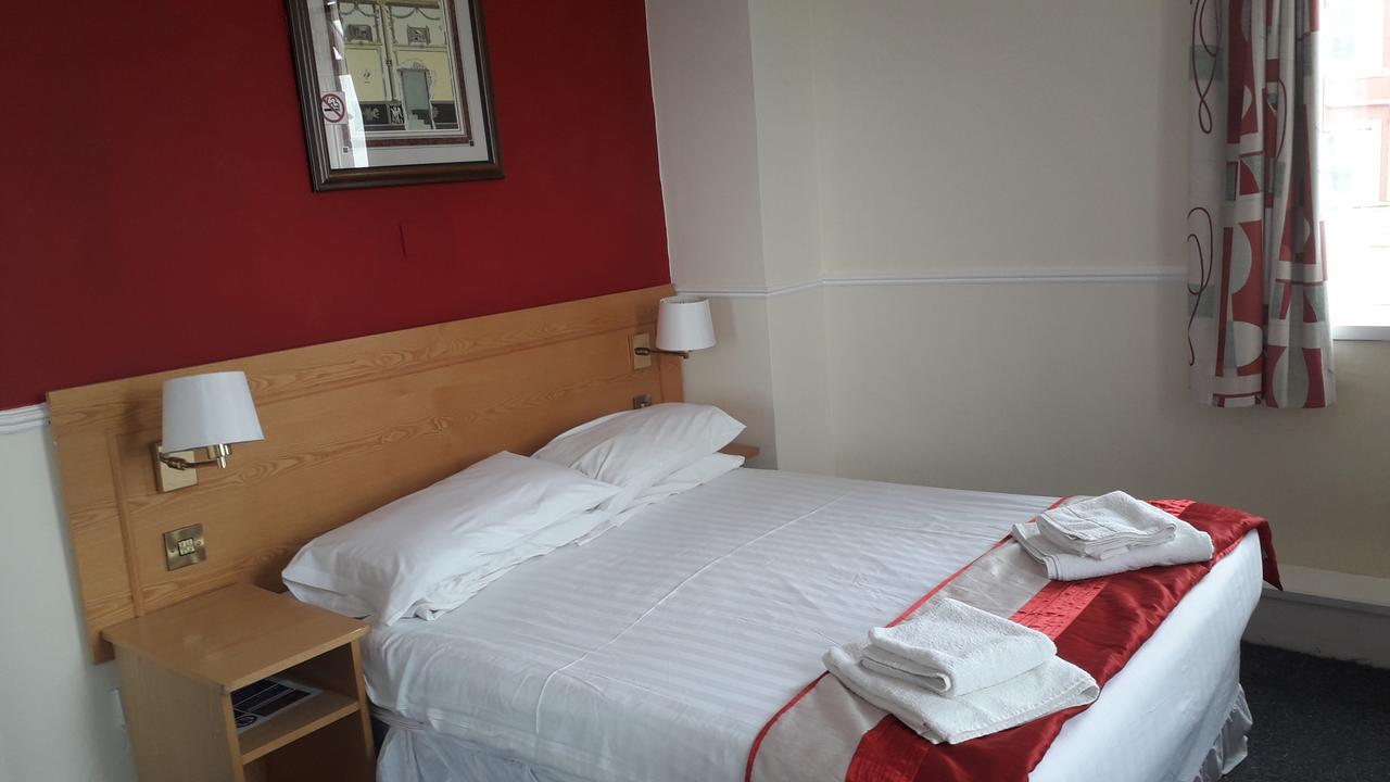 Chequers Plaza Hotel