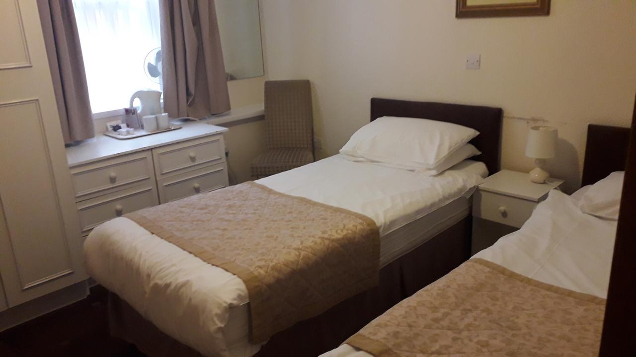 Chequers Plaza Hotel