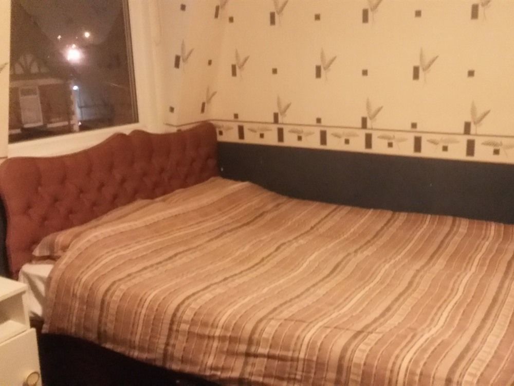 Myroomz Orchid Blackpool