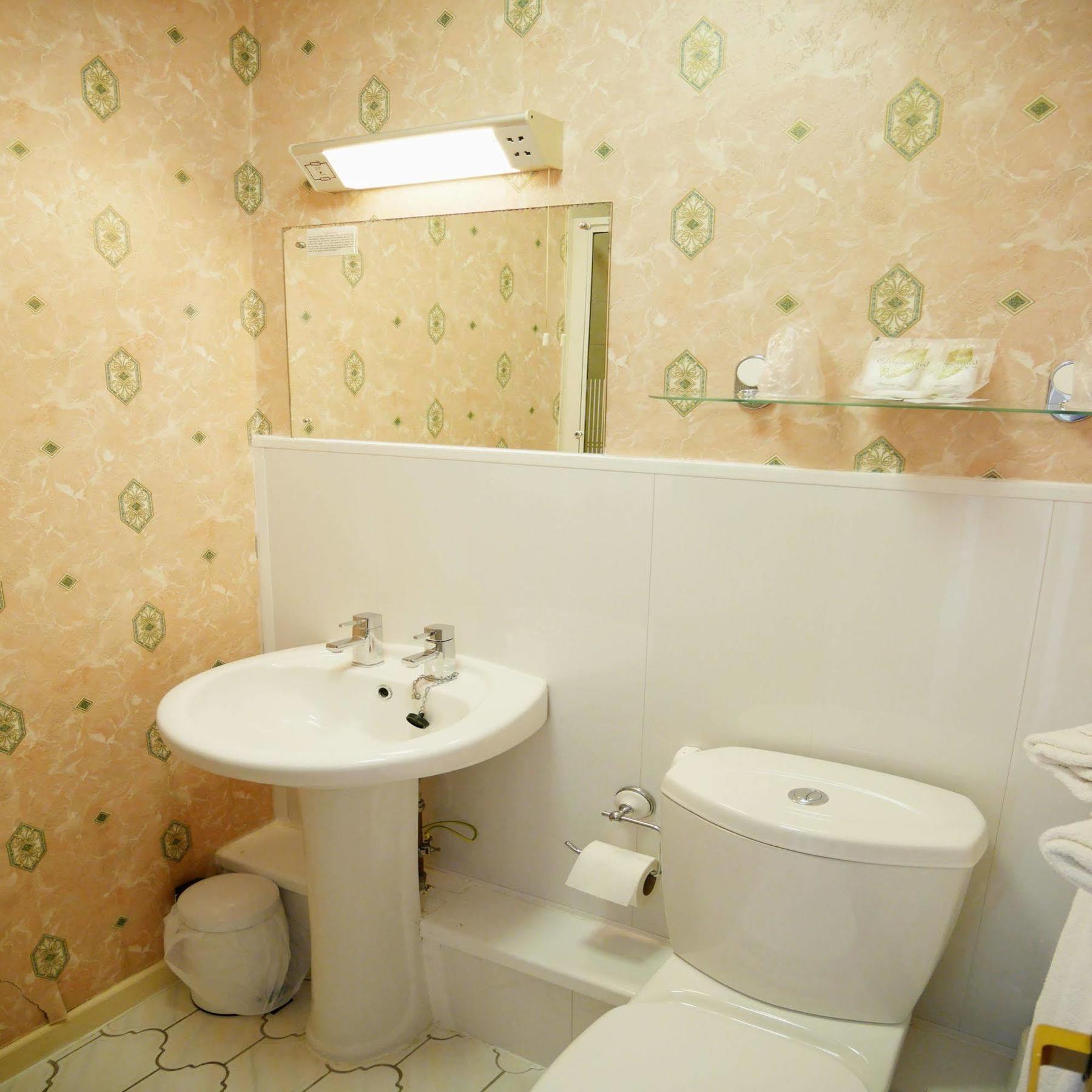 Pier Walk Hotel 3*