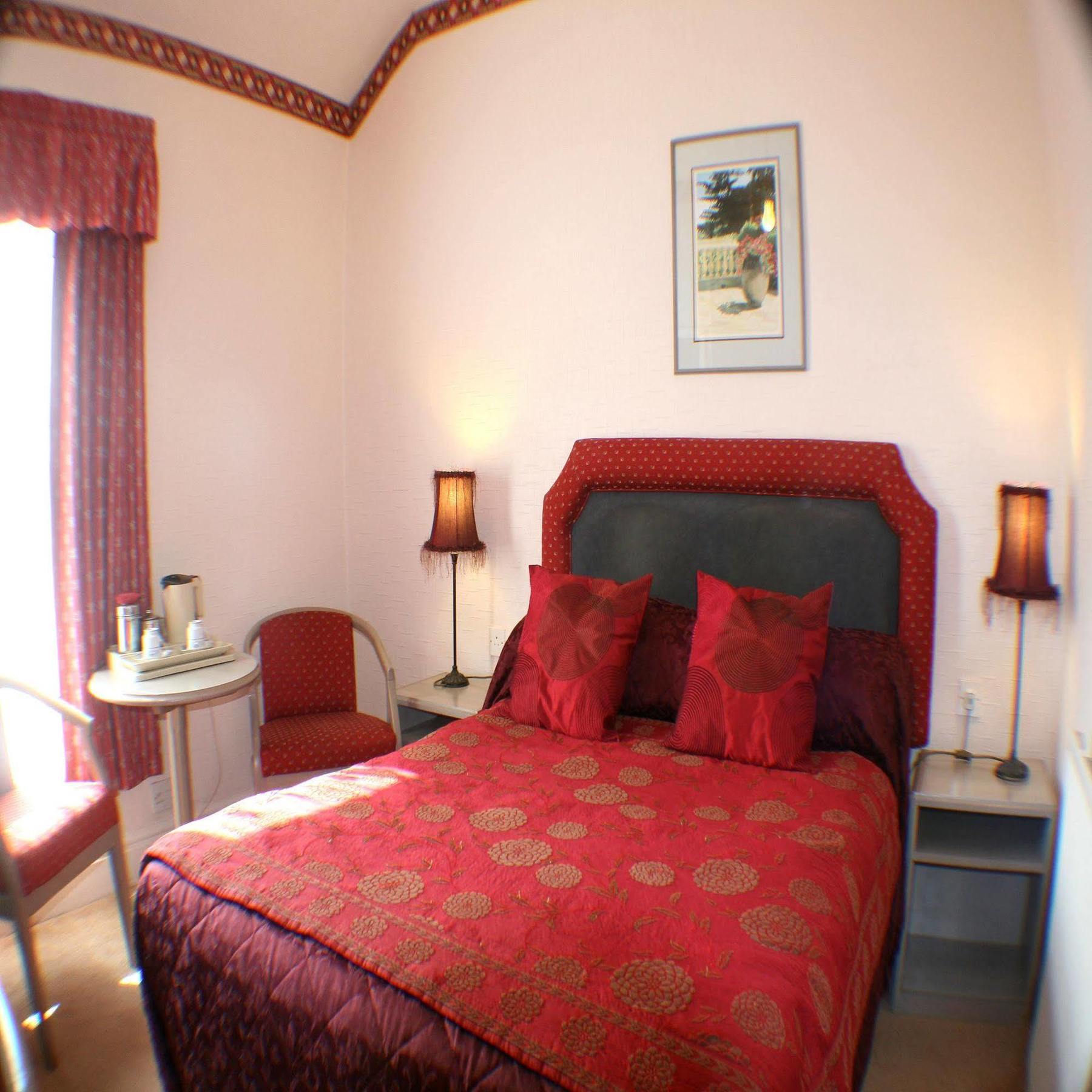 Pier Walk Hotel 3*