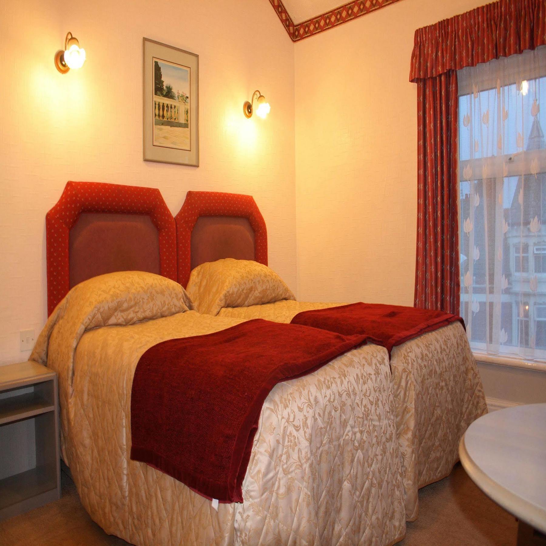 Hotel Pier Walk 3*