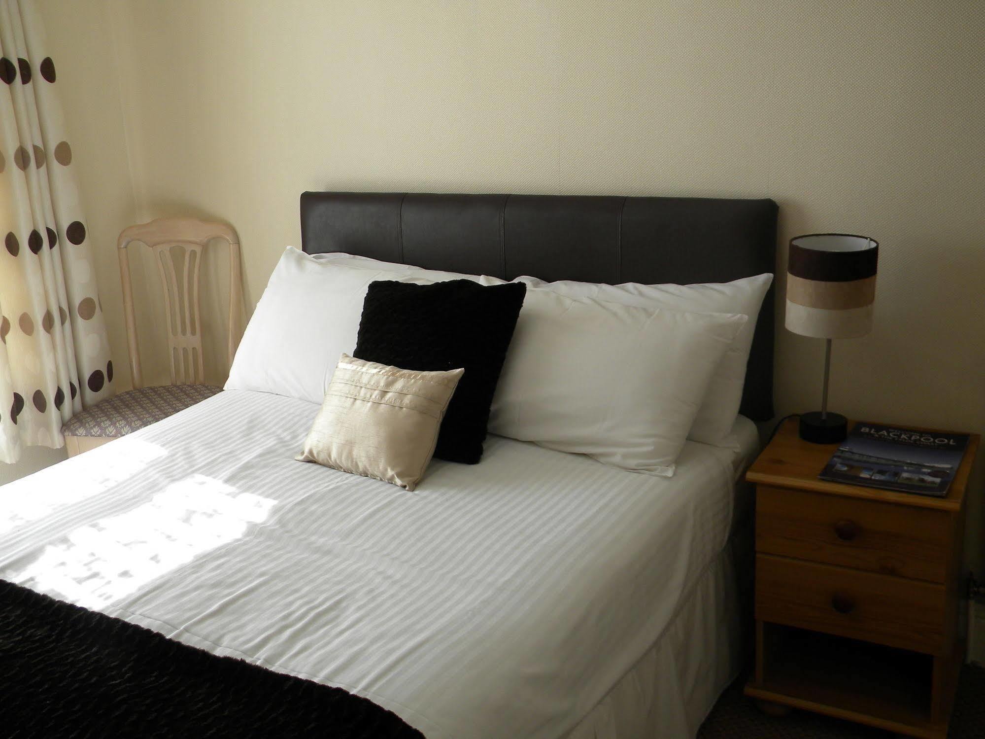 The Georgian Hollies 3*