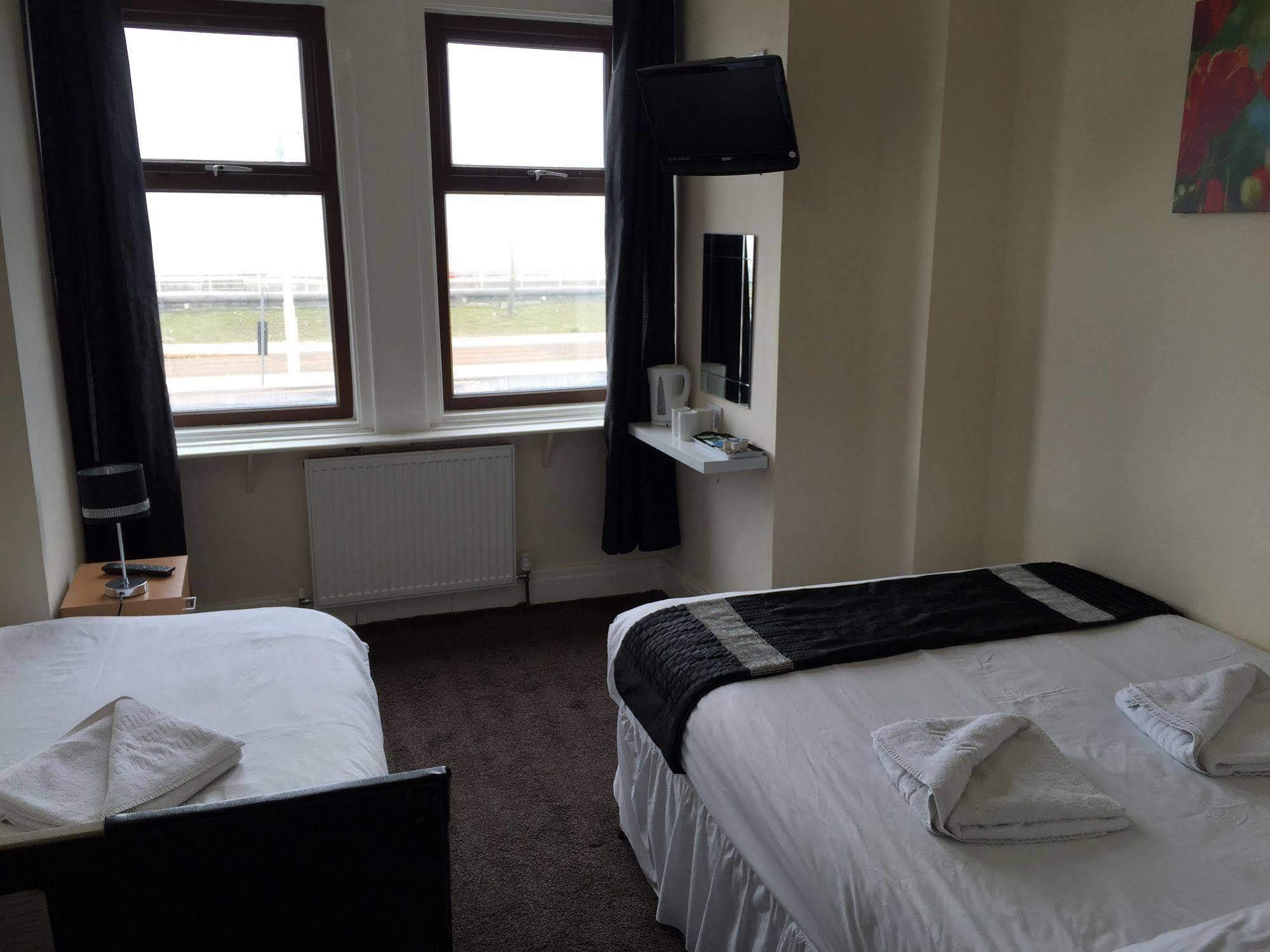 Hello Roomz - Pleasure Hotel