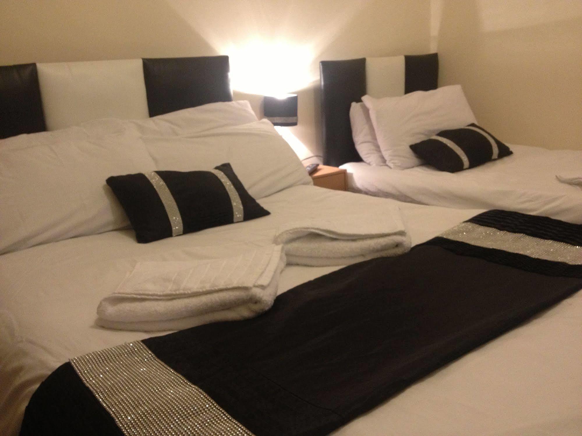 Hello Roomz - Pleasure Hotel Blackpool