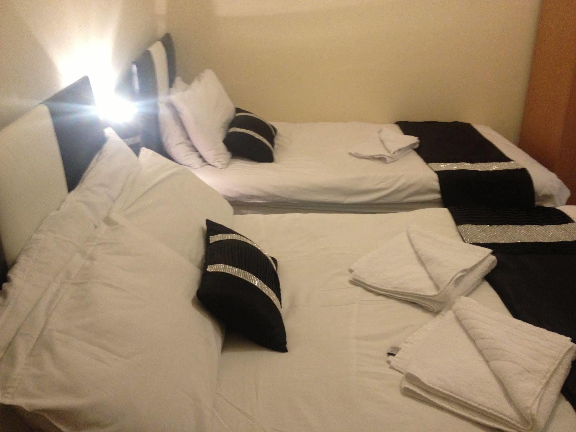 Hotel Hello Roomz - Pleasure