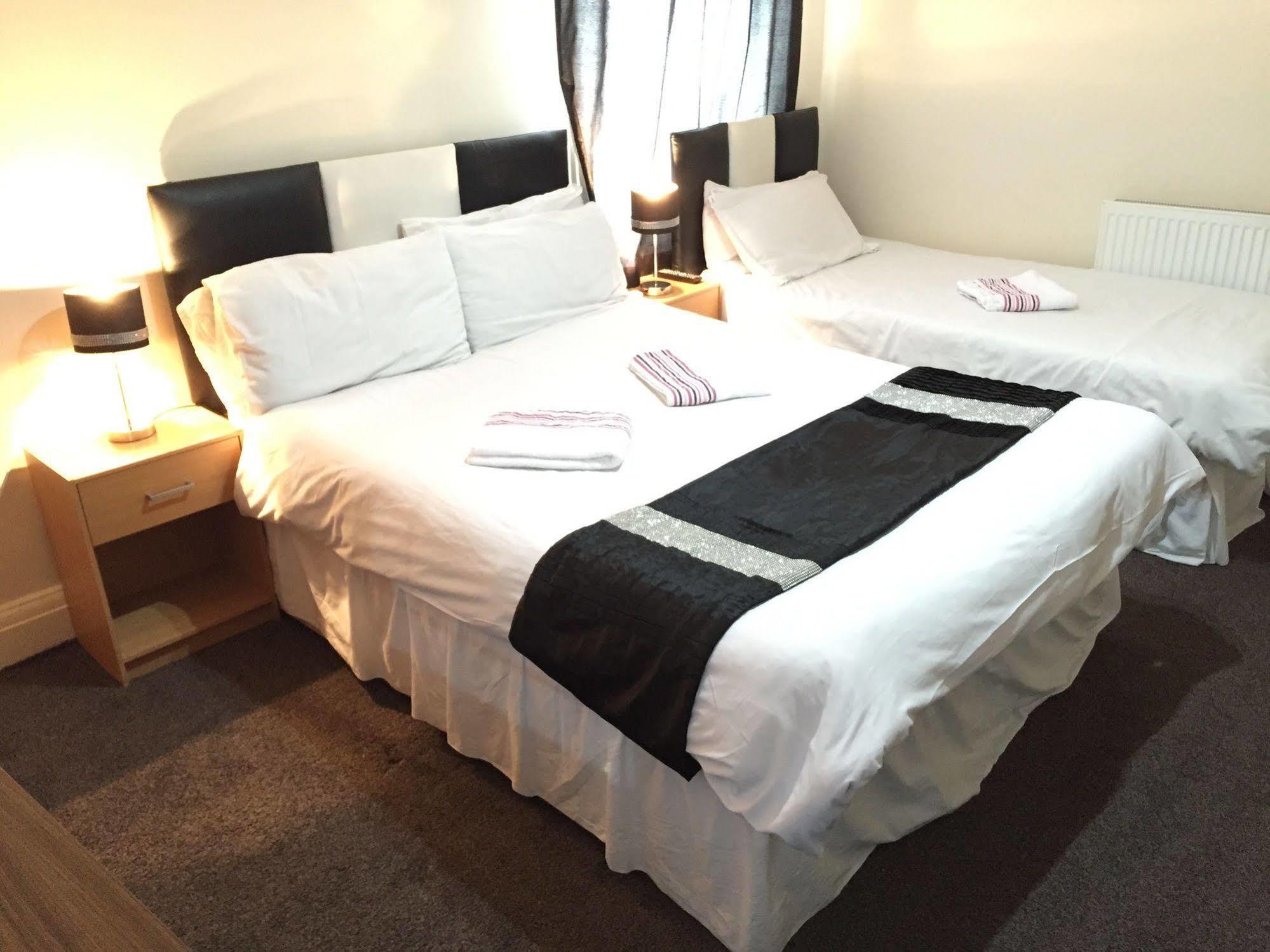 Hello Roomz - Pleasure Hotel 3*
