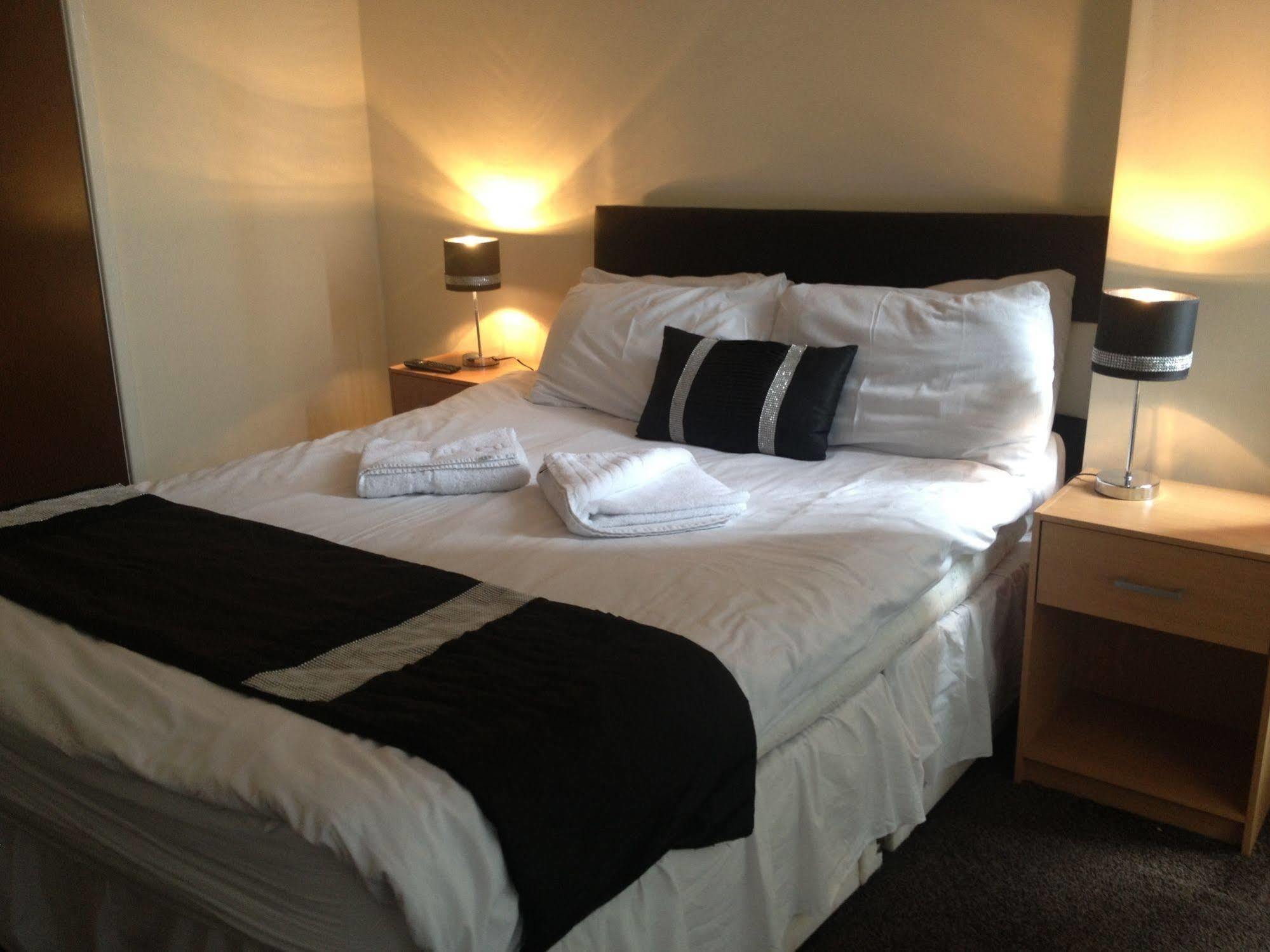 Hello Roomz - Pleasure Blackpool