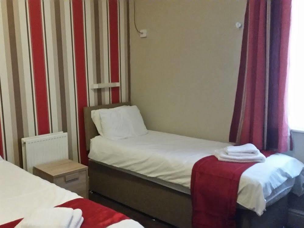 Bed & Breakfast Rayners 3*