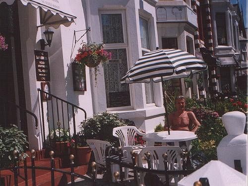 Lawnswood Apartment *