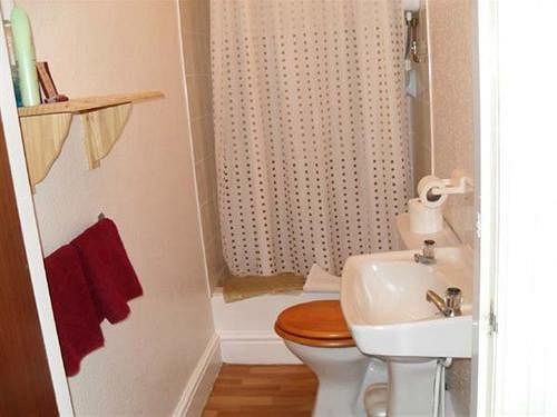 Lawnswood Apartment *
