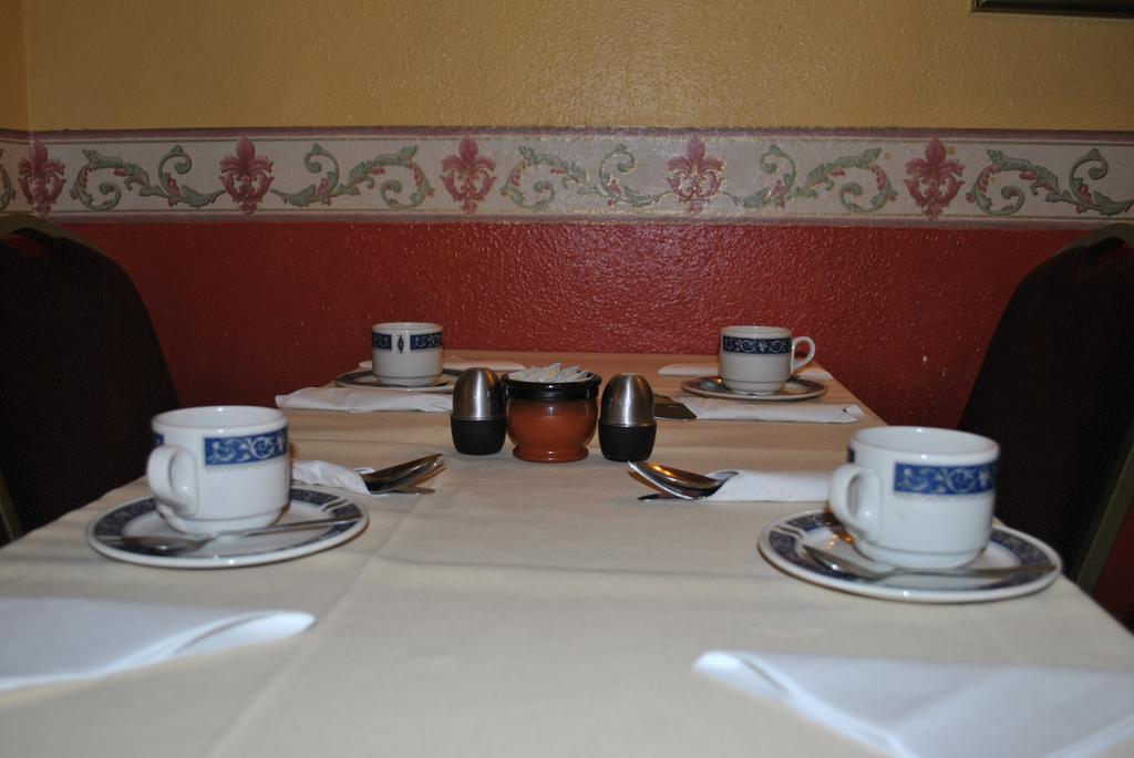 Broadway Hotel 3*
