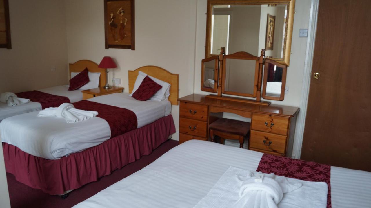 Gainsborough And Bar 3*