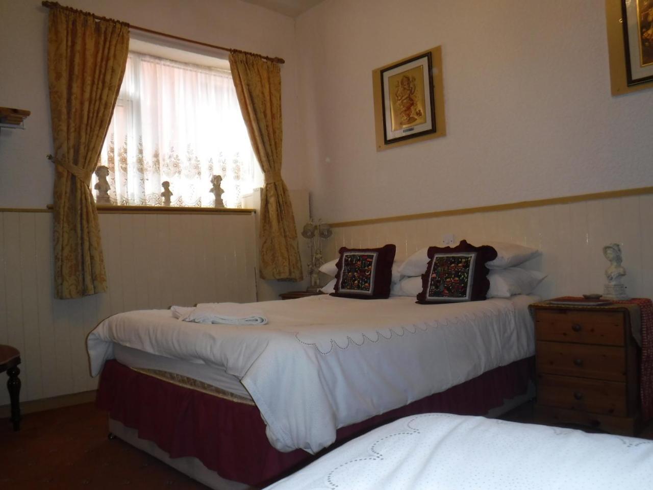 Hotel Camelot - Couples Only Blackpool