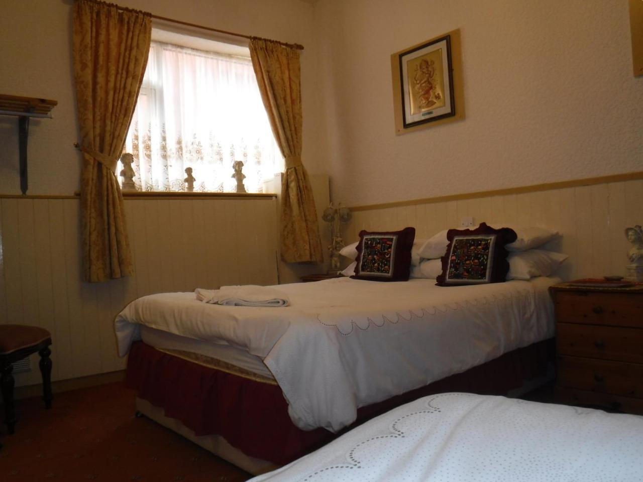 Hotel Camelot - Couples Only Blackpool