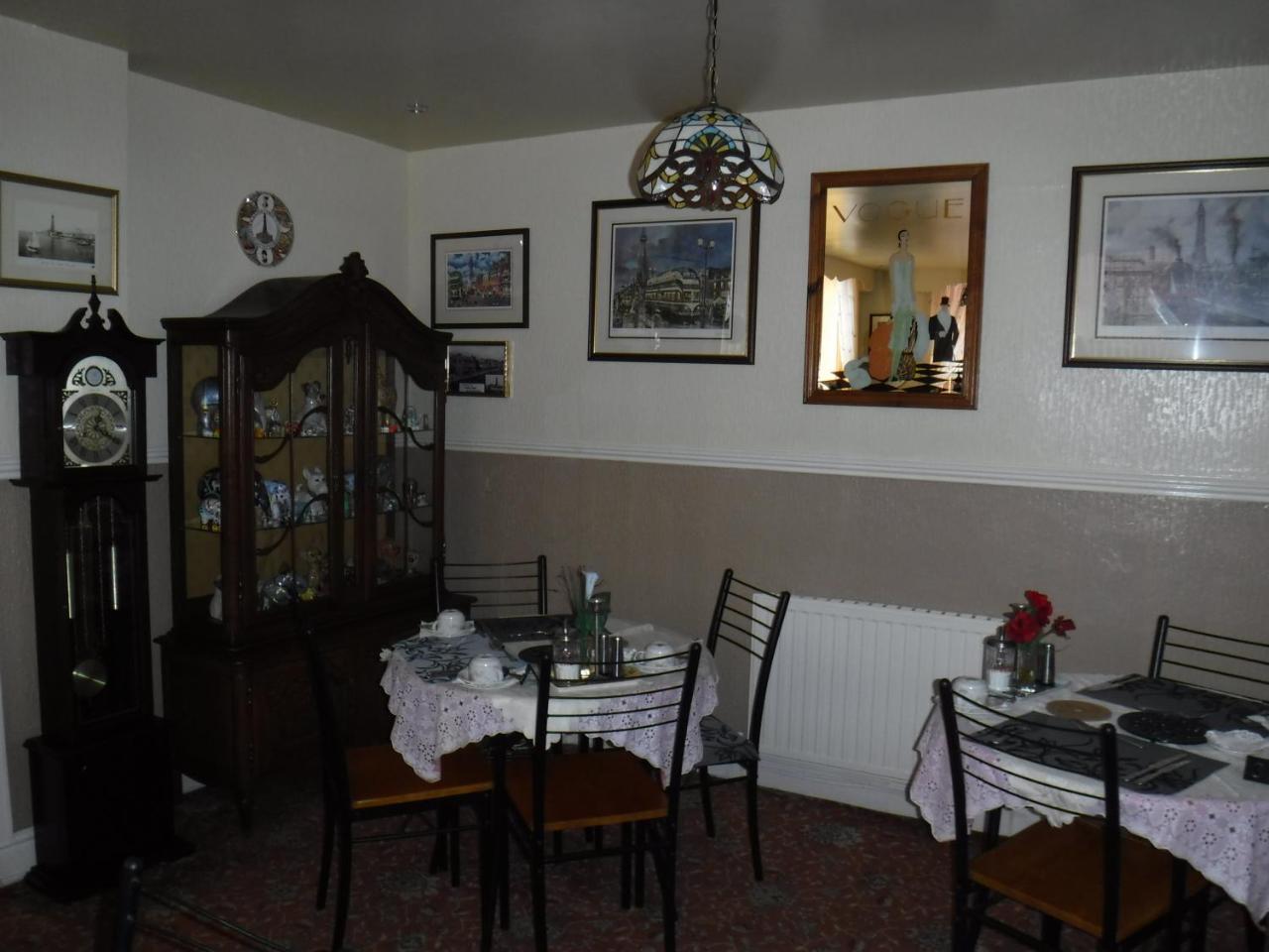 Hotel Camelot - Couples Only Blackpool
