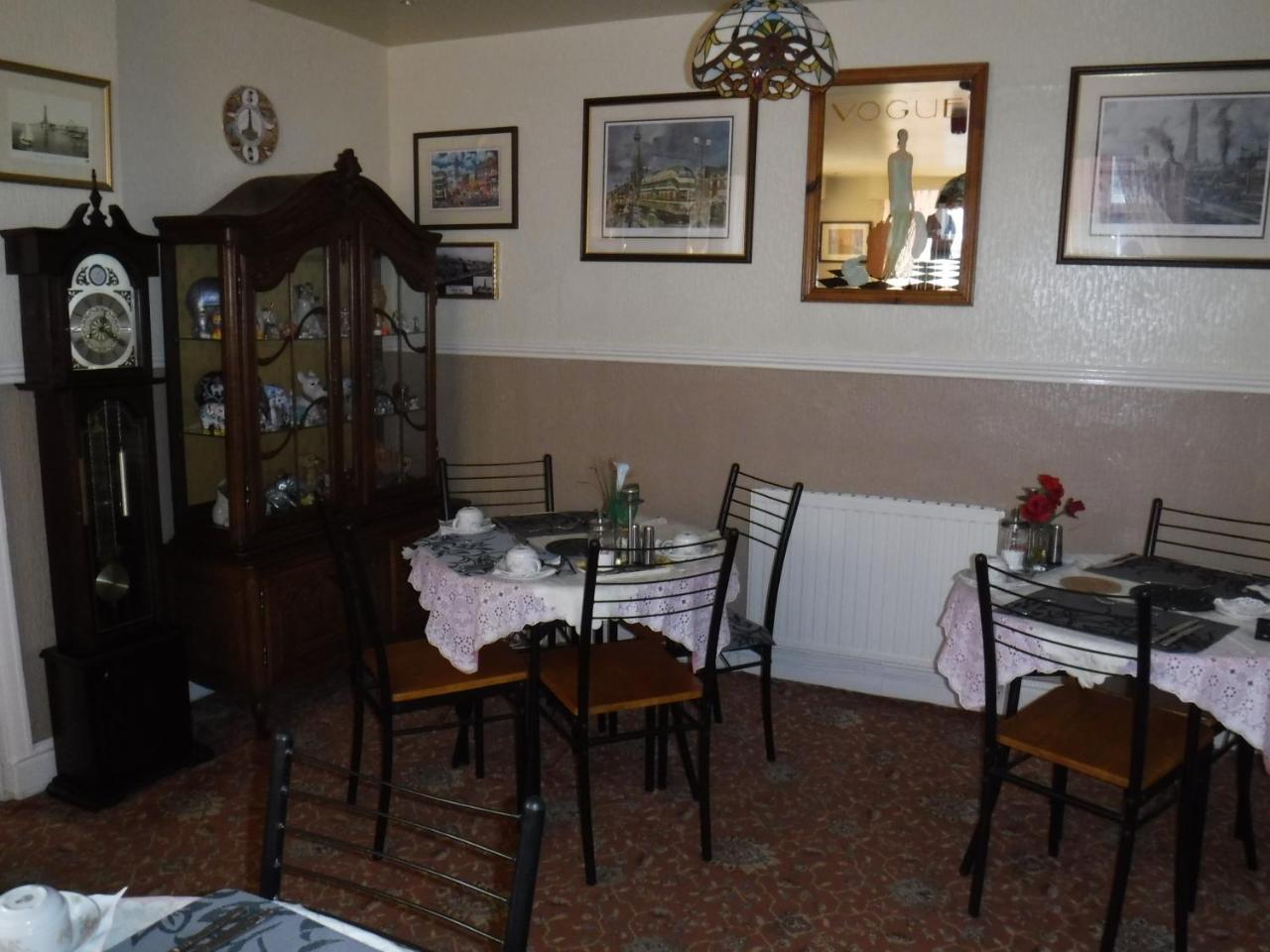 Hotel Camelot - Couples Only Blackpool