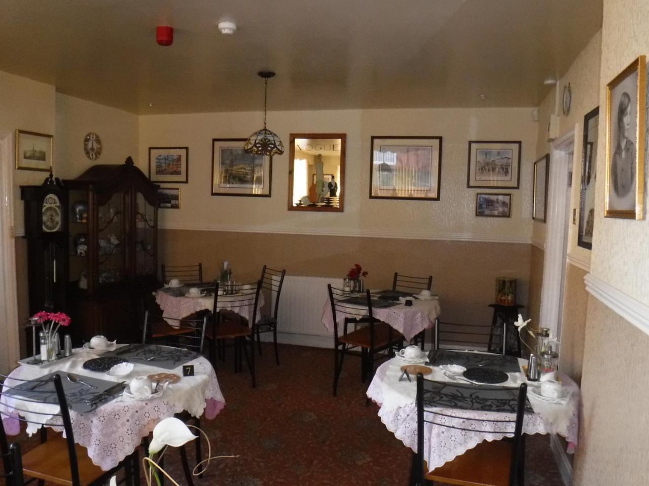 Hotel Camelot - Couples Only 3*