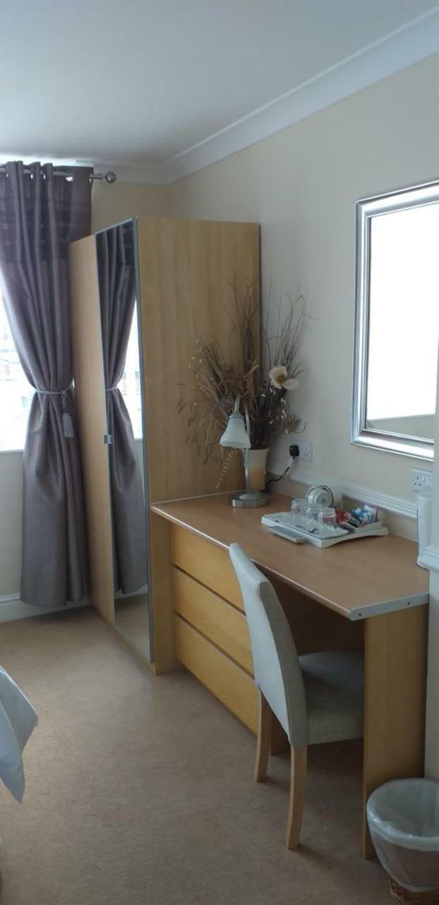 Surrey House 4*