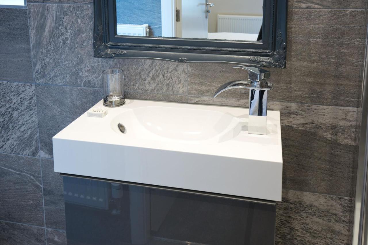 Blackbird Luxury 1 *