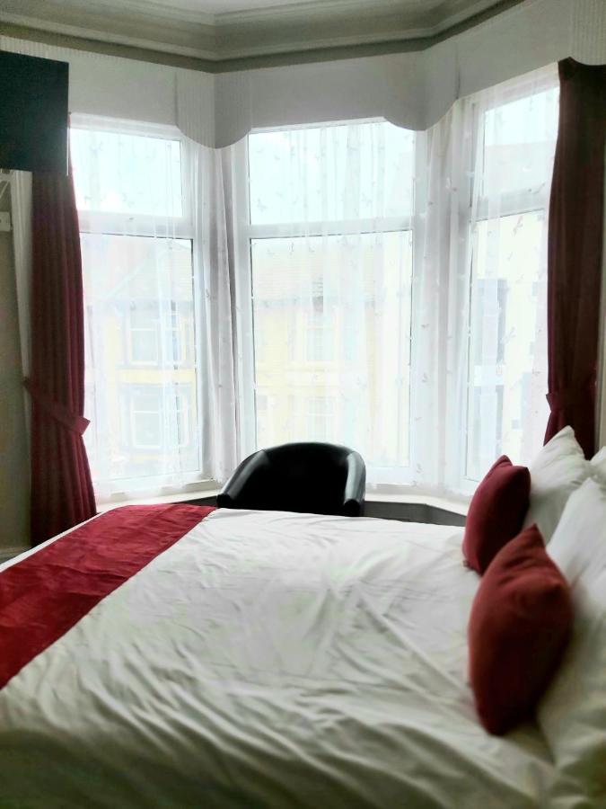 Bed & Breakfast Rayners 3*