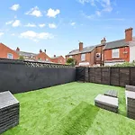 Luxury By The Sea, Beautiful 3 Bedroom House With Fast Wifi, King Bed, Lovely Garden! Blackpool\'S Finest Getaway Experience For Up To 8 Guests!