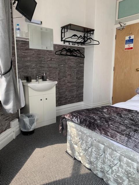 Waves Bed & Breakfast Blackpool
