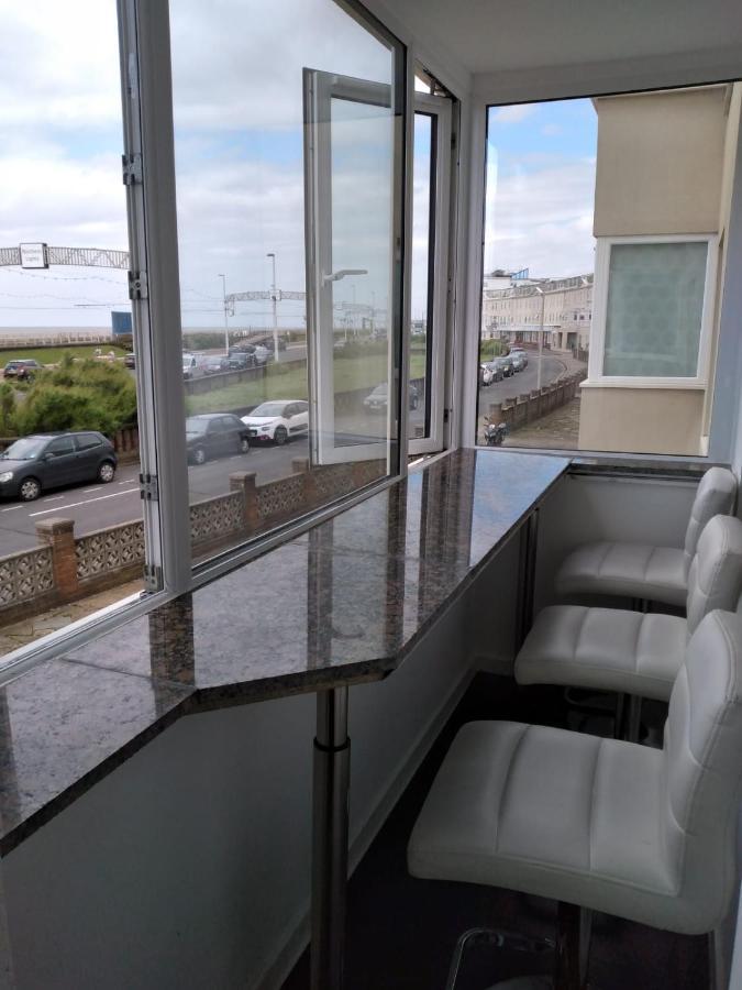 Sea-front Home-from-home Apartment Blackpool