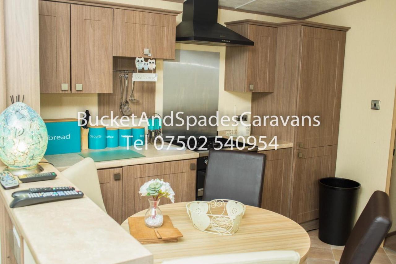 Caravans Marton Mere Campsite *