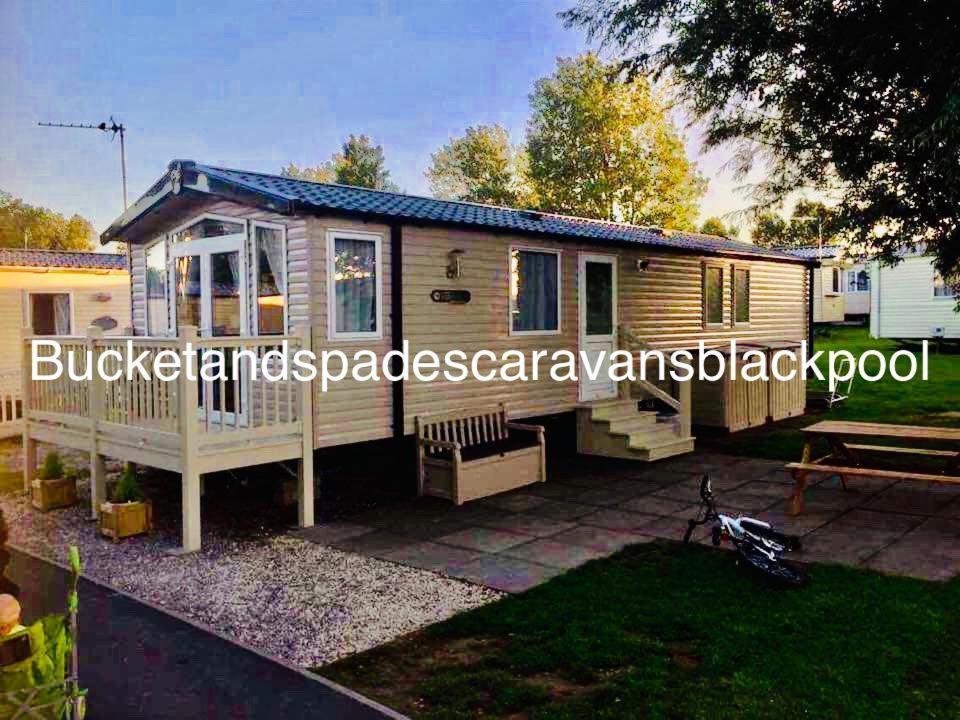 Caravans Marton Mere