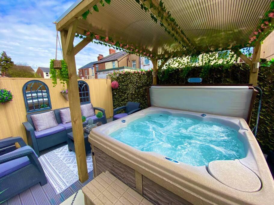 Holiday home New…the Hottub House Pleasure *