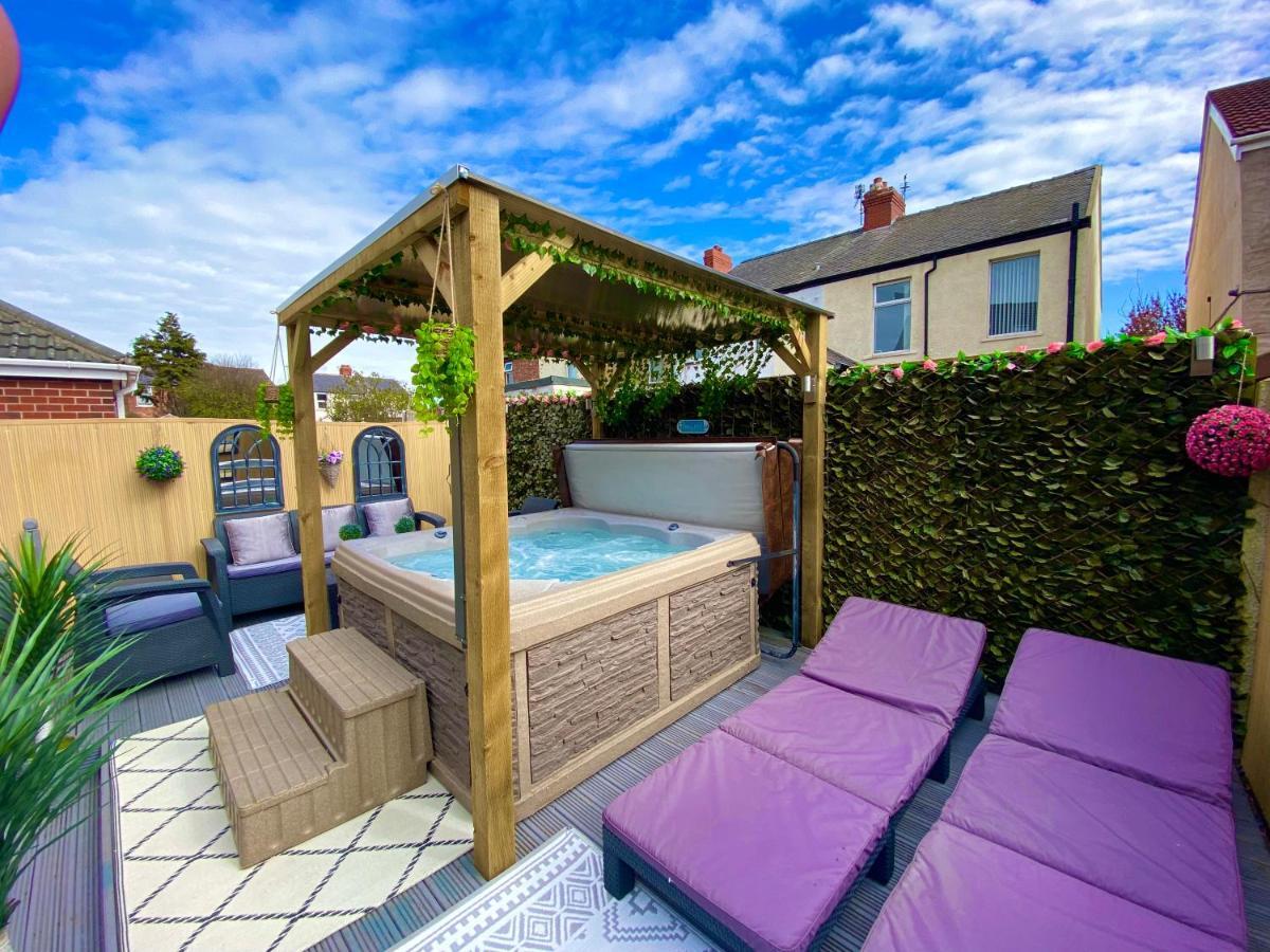 New…the Hottub House Pleasure Holiday home *