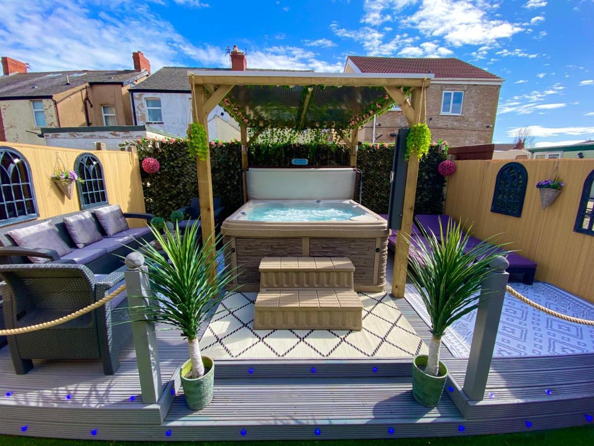 Holiday home New…the Hottub House Pleasure