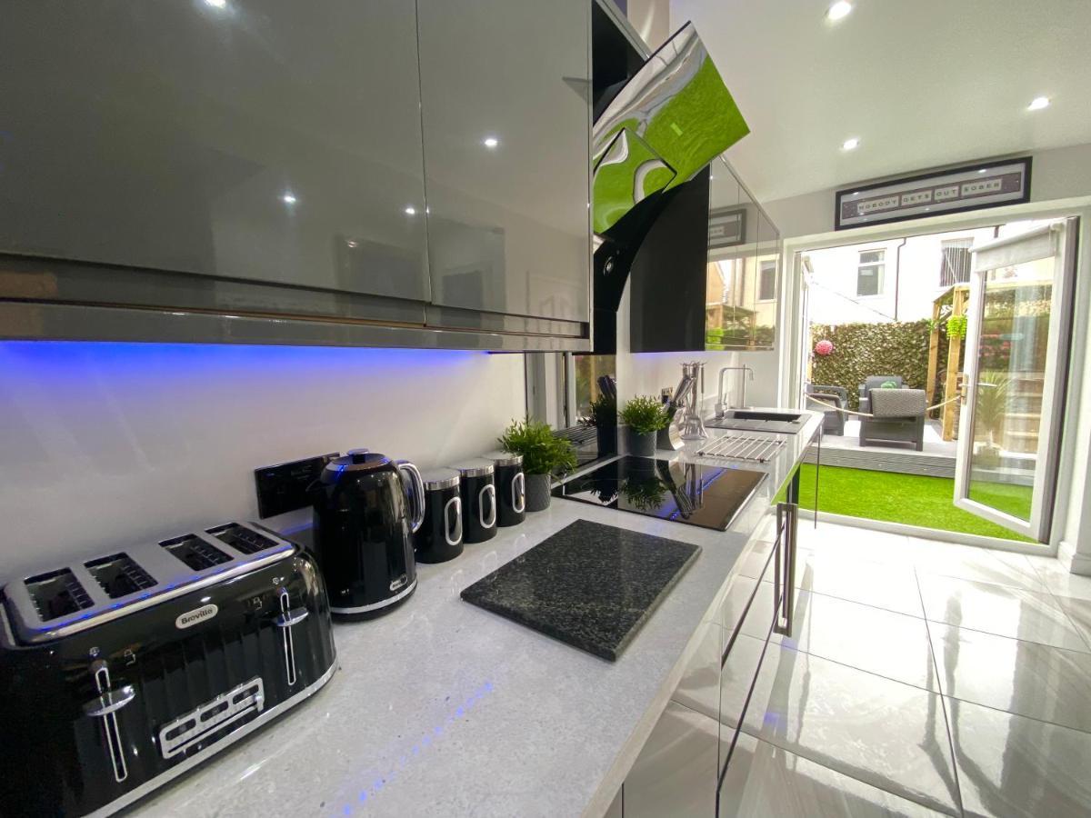 Holiday home New…the Hottub House Pleasure *