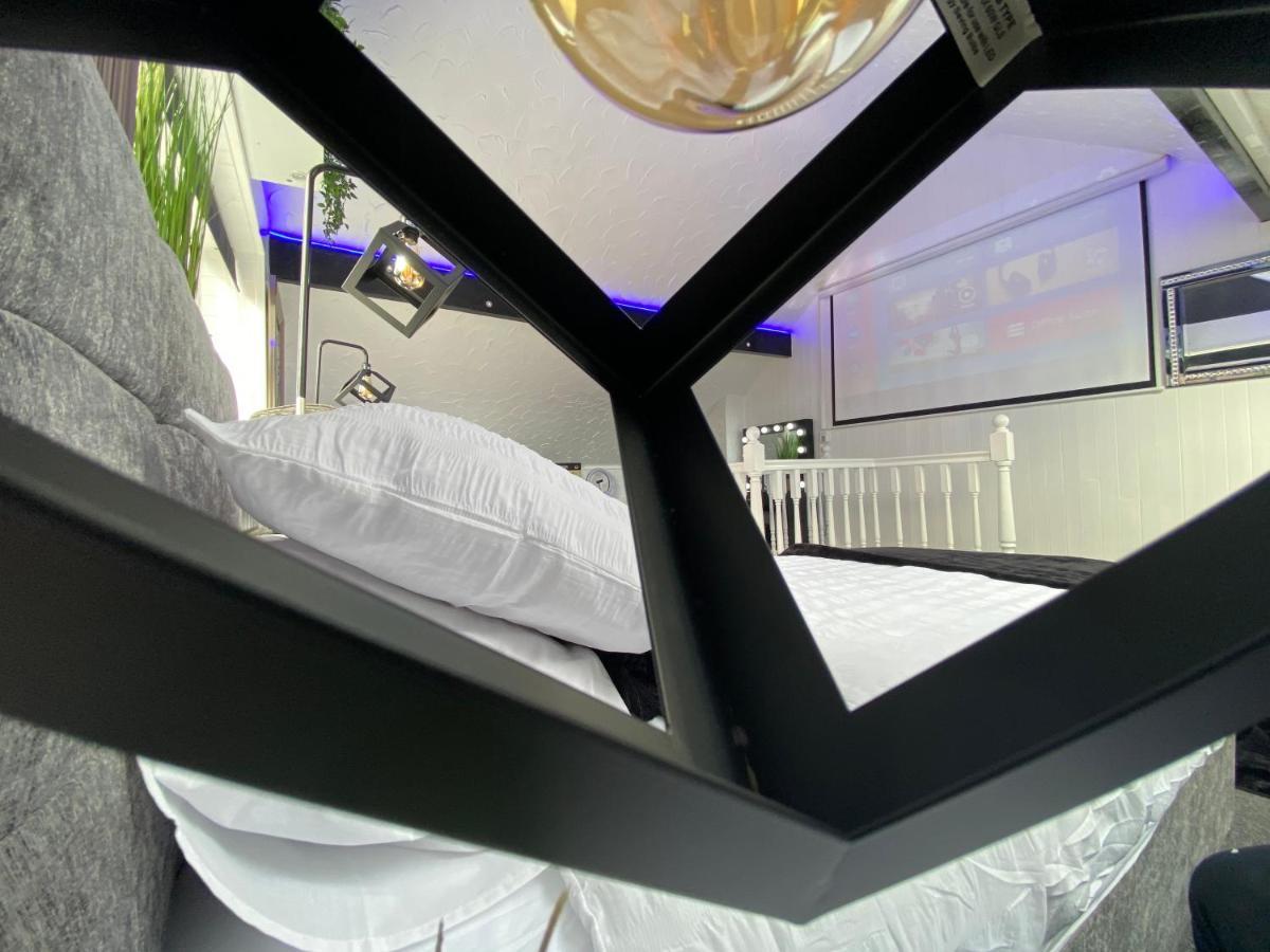 New…the Hottub House Pleasure Holiday home *