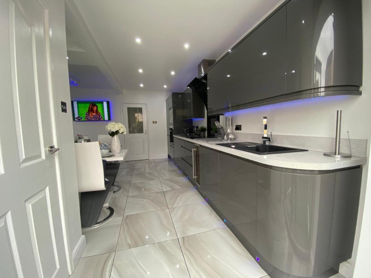 Holiday home New…the Hottub House Pleasure