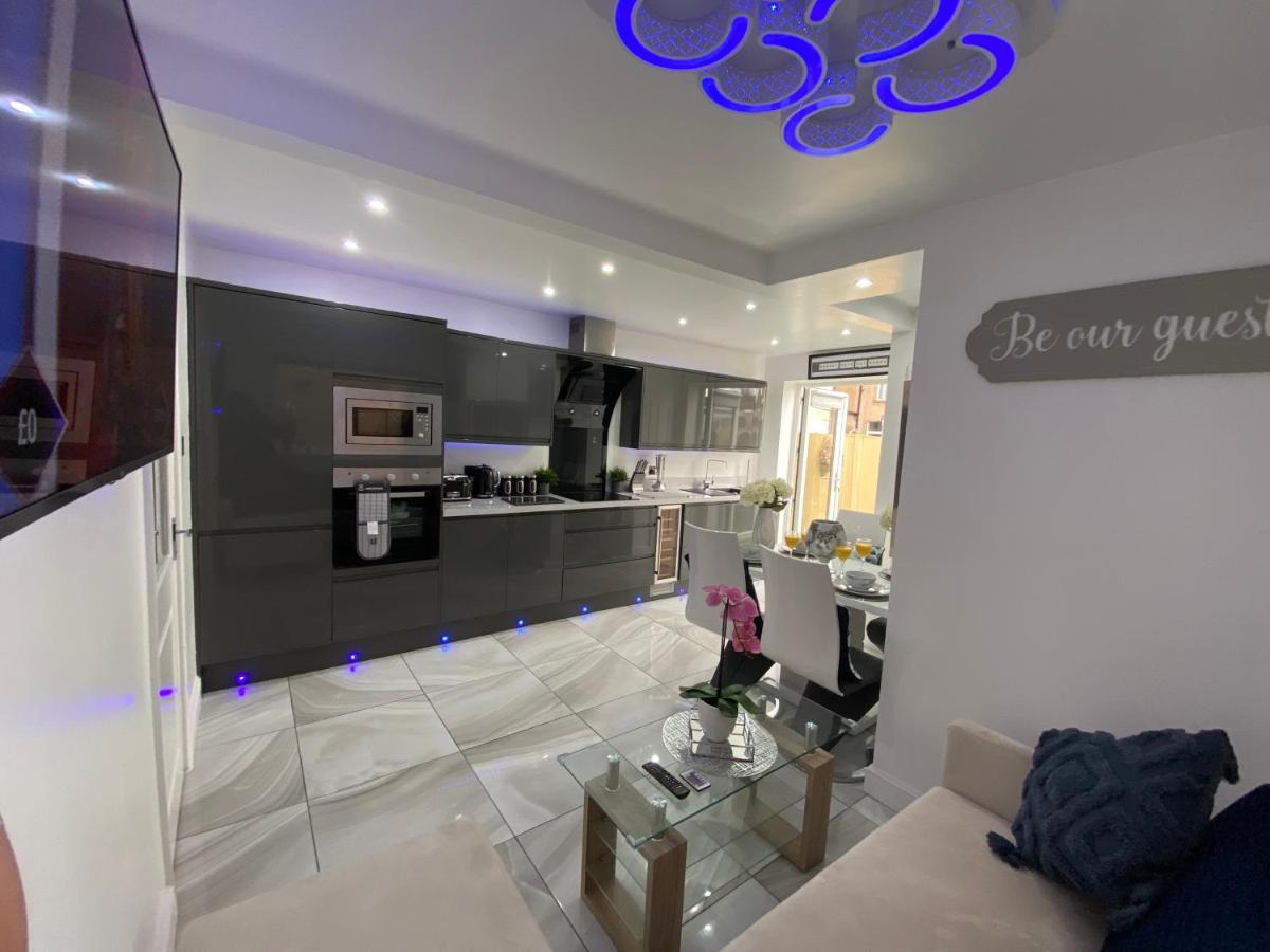 Holiday home New…the Hottub House Pleasure