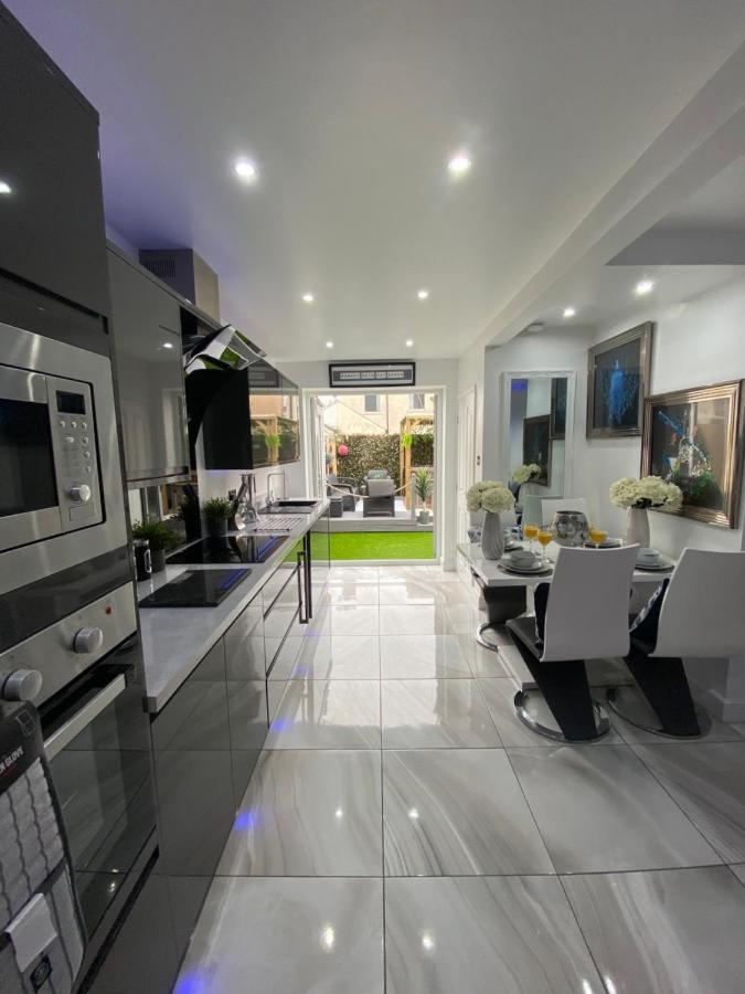 New…the Hottub House Pleasure