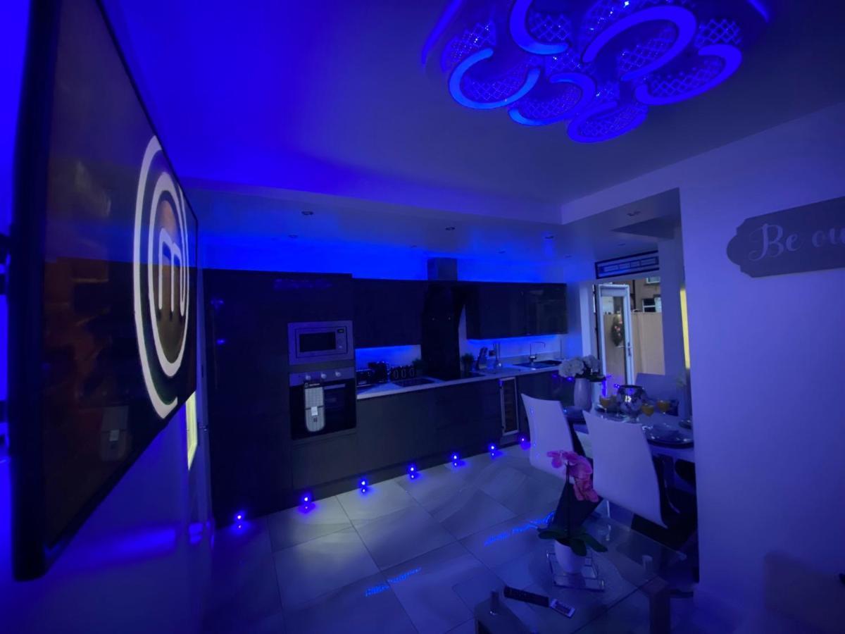 New…the Hottub House Pleasure *