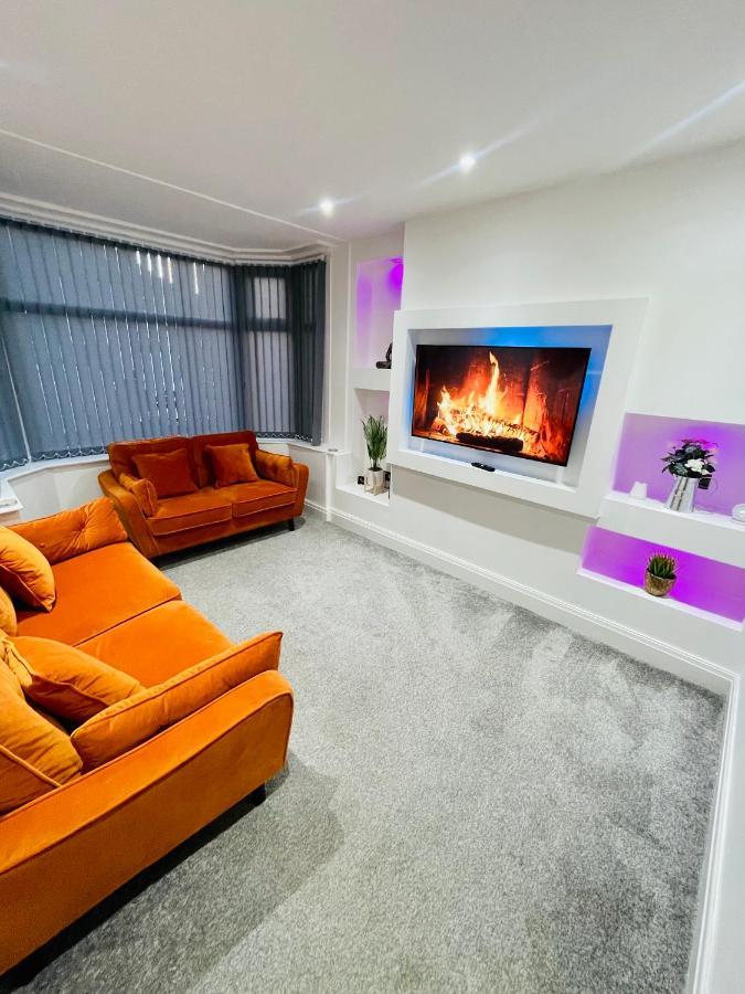 Brand New Modern 3 Bedroom *