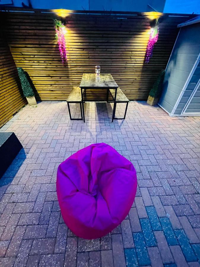 Brand New Modern 3 Bedroom *